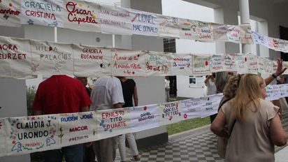 Nombres bordados en la marcha del 24 de marzo, Día Nacional de la Memoria por la Verdad y la Justicia