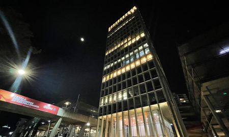 Ubicado en el Puerto de Santa Fe, Corporate Towers está conformado por dos edificios inteligentes que suman valor a la zona portuaria, un área de gran interés arquitectónico, histórico y emocional. Ubicado en el Puerto de Santa Fe, Corporate Towers está conformado por dos edificios inteligentes que suman valor a la zona portuaria, un área de gran interés arquitectónico, histórico y emocional.