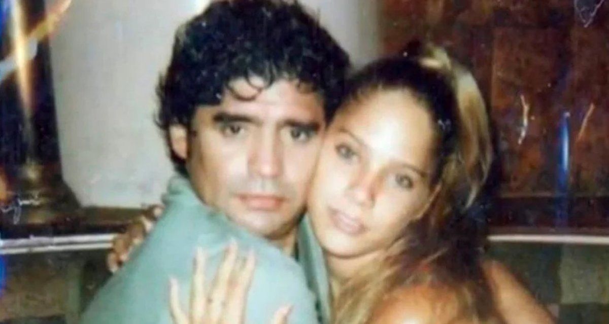 Tras las duras denuncias contra Diego Maradona y el entorno del futbolista por aquel entonces, Mavys Álvarez llegó al país.