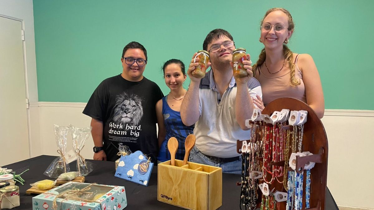 El Centro de Día Freyre llevará adelante este sábado una feria de emprendedores que reunirá a más de 50 feriantes.