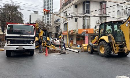 Aguas Santafesinas trabaja este sábado en la renovación de un tramo de la red cloacal y hay desvíos de tránsito en el macrocentro. Aguas Santafesinas trabaja este sábado en la renovación de un tramo de la red cloacal y hay desvíos de tránsito en el macrocentro.