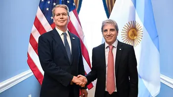 Bessent anunció que el Tesoro de EEUU compró pesos y confirmó el swap por u$s20.000 millones