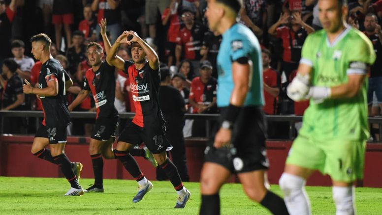 Colón reaccionó a tiempo, pero no le alcanzó para ganarle de local a un duro Ferro