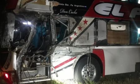 Un accidente en la Ruta 11 dejó heridos leves y obligó a interrumpir totalmente el tránsito por peritajes y remoción de vehículos. Un accidente en la Ruta 11 dejó heridos leves y obligó a interrumpir totalmente el tránsito por peritajes y remoción de vehículos.