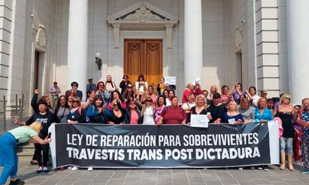 Desde la Mesa de Reparación Postdictadura Travesti Trans invitan a toda la ciudadanía a acompañar el reclamo. Desde la Mesa de Reparación Postdictadura Travesti Trans invitan a toda la ciudadanía a acompañar el reclamo.