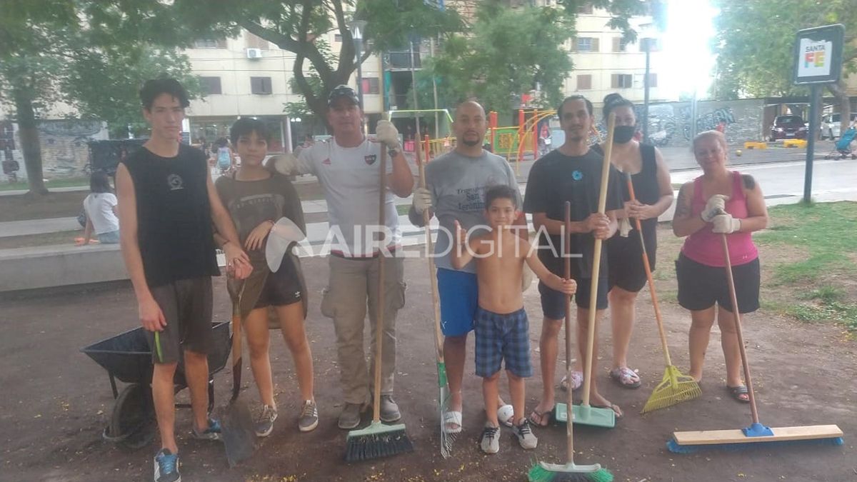 Los vecinos decidieron poner manos a la obra para reconstruir el barrio.