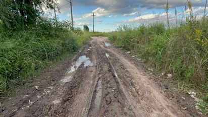 Reclamos en Cabaña Leiva: vecinos denuncian basurales, pastizales altos y calles en mal estado