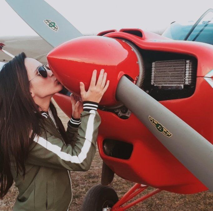 Abigail siente una verdadera pasión por la aviación. La misma le permitió alcanzar un logro único y, a quienes luchan por cumplir sus sueños, les dijo: “Nunca se rindan. No se bajoneen por lo que diga la gente, incluso los médicos porque, la fe, mueve montañas”.