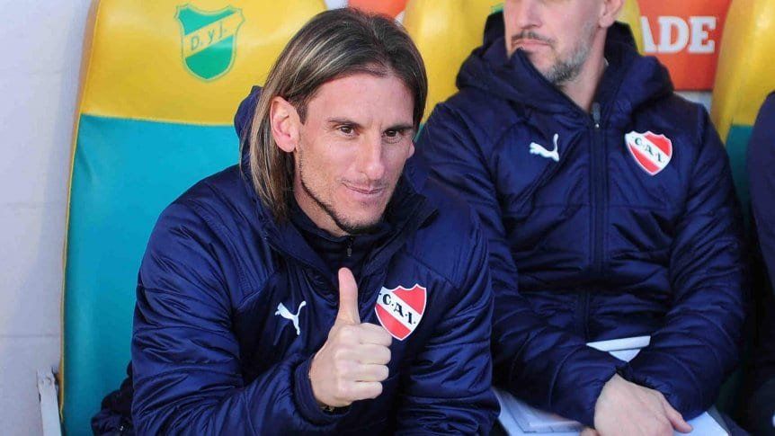 Susto para Beccacece después del triunfo de Independiente