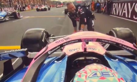 Un movimiento de un integrante del equipo en la grilla, instantes antes de la largada, fue lo que desencadenó la sanción al piloto argentino al comienzo de la carrera. Un movimiento de un integrante del equipo en la grilla, instantes antes de la largada, fue lo que desencadenó la sanción al piloto argentino al comienzo de la carrera.