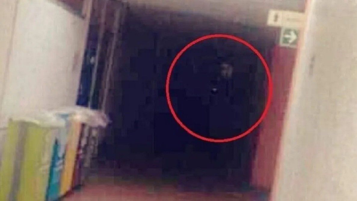 Viral: un fantasma apareció en los pasillos de una facultad mexicana