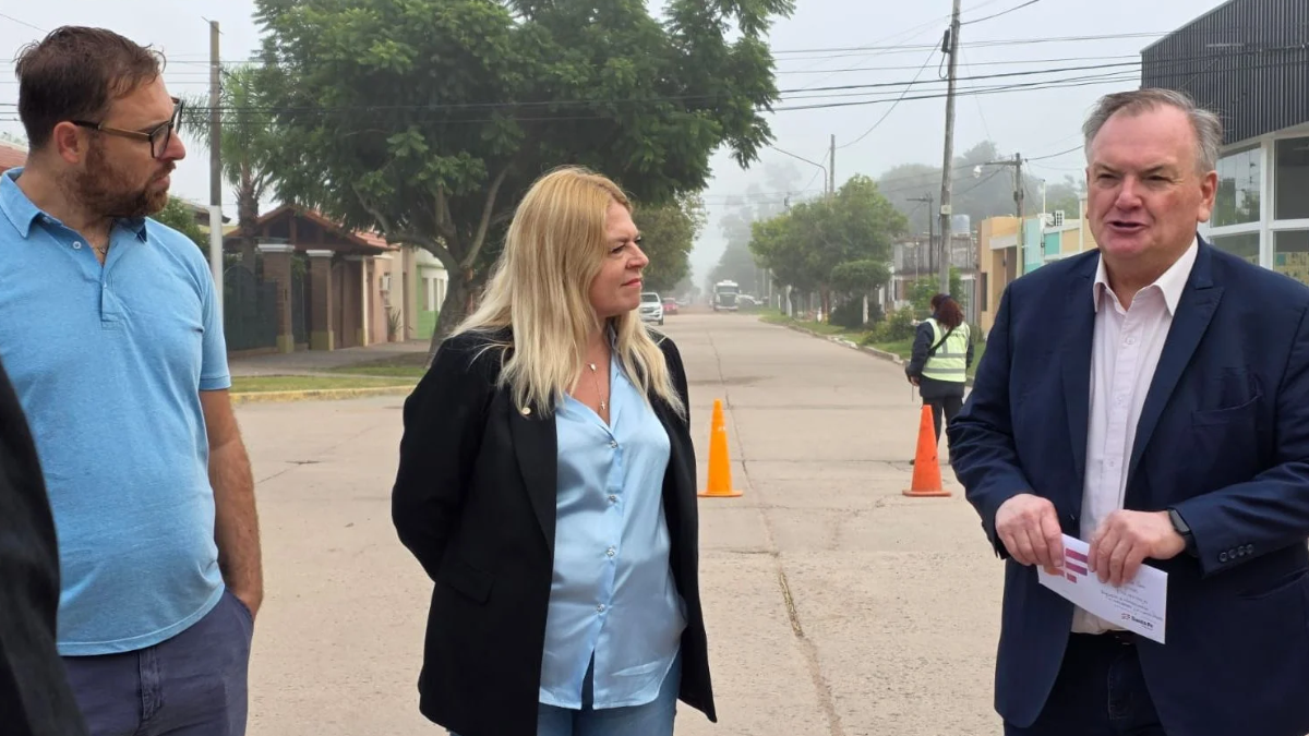 La agenda incluy&oacute; recorrida de obras y la entrega de un aporte.