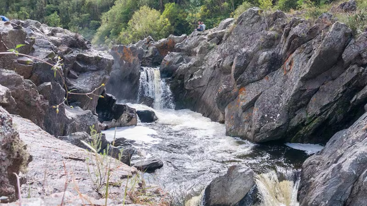 Escapada a tres cascadas paradisiacas en Córdoba, perfectas para recorrer y disfrutar en familia. Escapada a tres cascadas paradisiacas en Córdoba, perfectas para recorrer y disfrutar en familia.