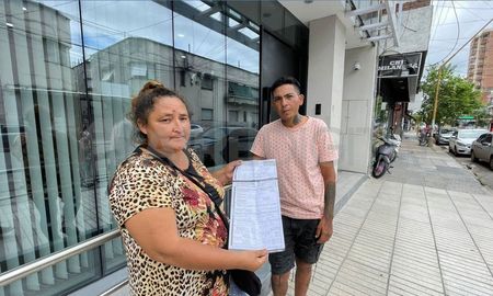 Dos hijos reclaman una respuesta para el sepelio de su madre, quien falleció hace un día en Alto Verde. Dos hijos reclaman una respuesta para el sepelio de su madre, quien falleció hace un día en Alto Verde.