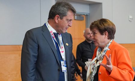 El ministro de Economía Sergio Massa, junto a la directora gerente del FMI, Kristalina Georgieva. El ministro de Economía Sergio Massa, junto a la directora gerente del FMI, Kristalina Georgieva.