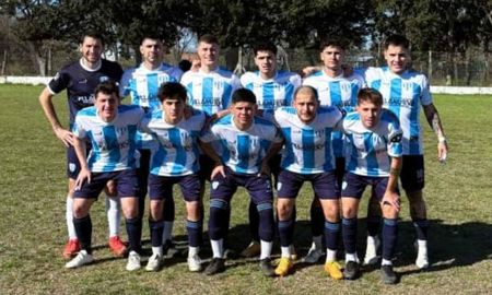Argentino de San Carlos se quedó con el clásico y es líder de la Zona Sur. Foto: prensa Argentino. Argentino de San Carlos se quedó con el clásico y es líder de la Zona Sur. Foto: prensa Argentino.