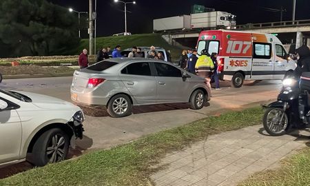 Un automóvil chocó con una moto a la altura del rulo de Cilsa. Un automóvil chocó con una moto a la altura del rulo de Cilsa.