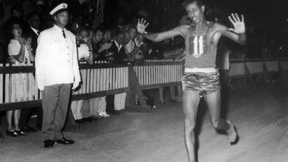 El fondista que, sin zapatillas, asombró al mundo e hizo historia por las calles de la Ciudad Eterna