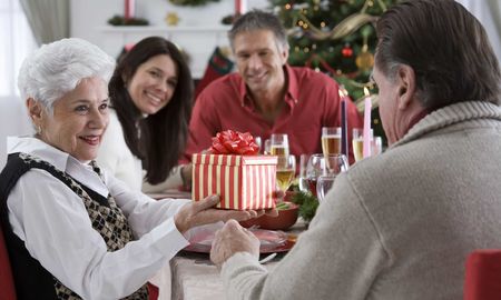 consejos para crear un ambiente navideno inclusivo cuando un miembro de la familia tiene alzheimer consejos para crear un ambiente navideno inclusivo cuando un miembro de la familia tiene alzheimer