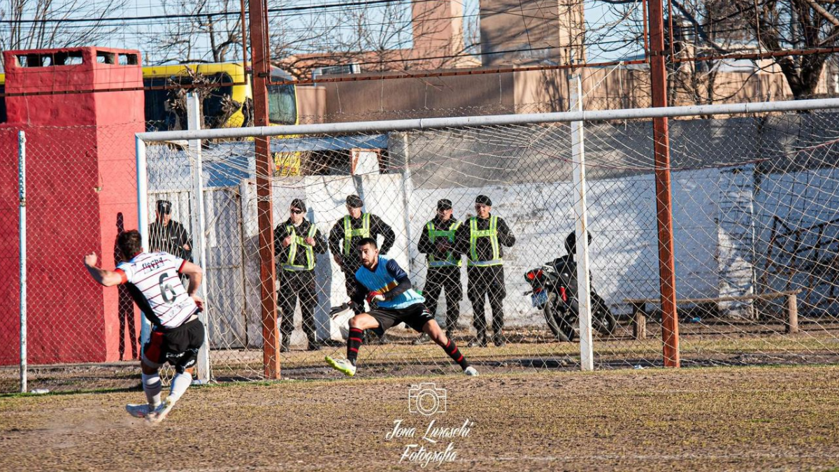 Juventud de Esperanza eliminó a Colón por penales en los cuartos de final. Juventud de Esperanza eliminó a Colón por penales en los cuartos de final.