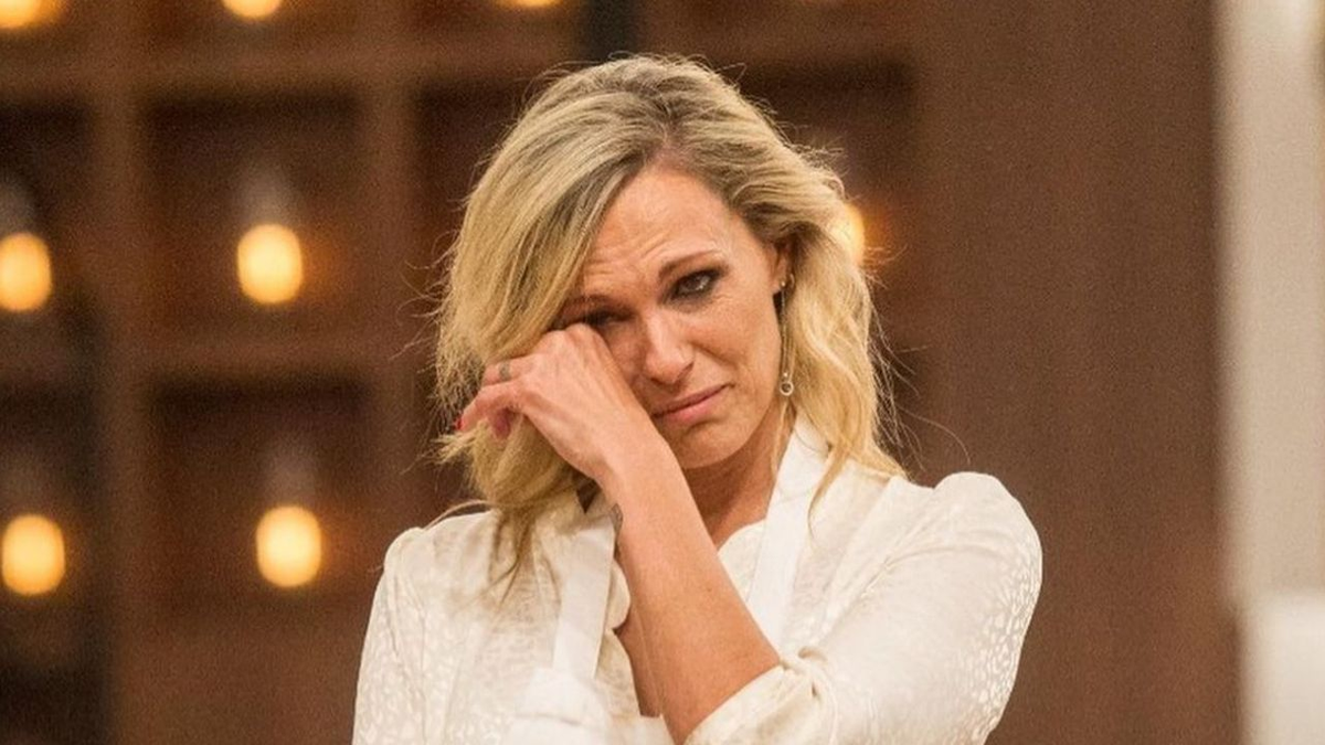 El hijo de Denise Dumas se quiere ir del país.