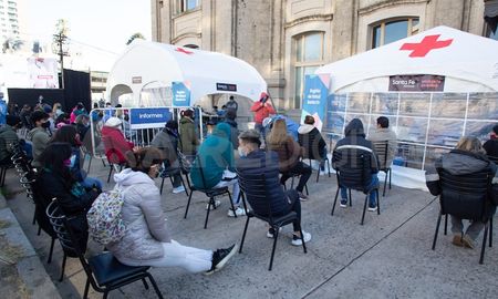 Este sábado comenzaron los testeos masivos en la ciudad de Santa Fe. Uno de los puntos estratégicos donde se llevan a cabo los hisopados es la Estación Belgrano. Este sábado comenzaron los testeos masivos en la ciudad de Santa Fe. Uno de los puntos estratégicos donde se llevan a cabo los hisopados es la Estación Belgrano.