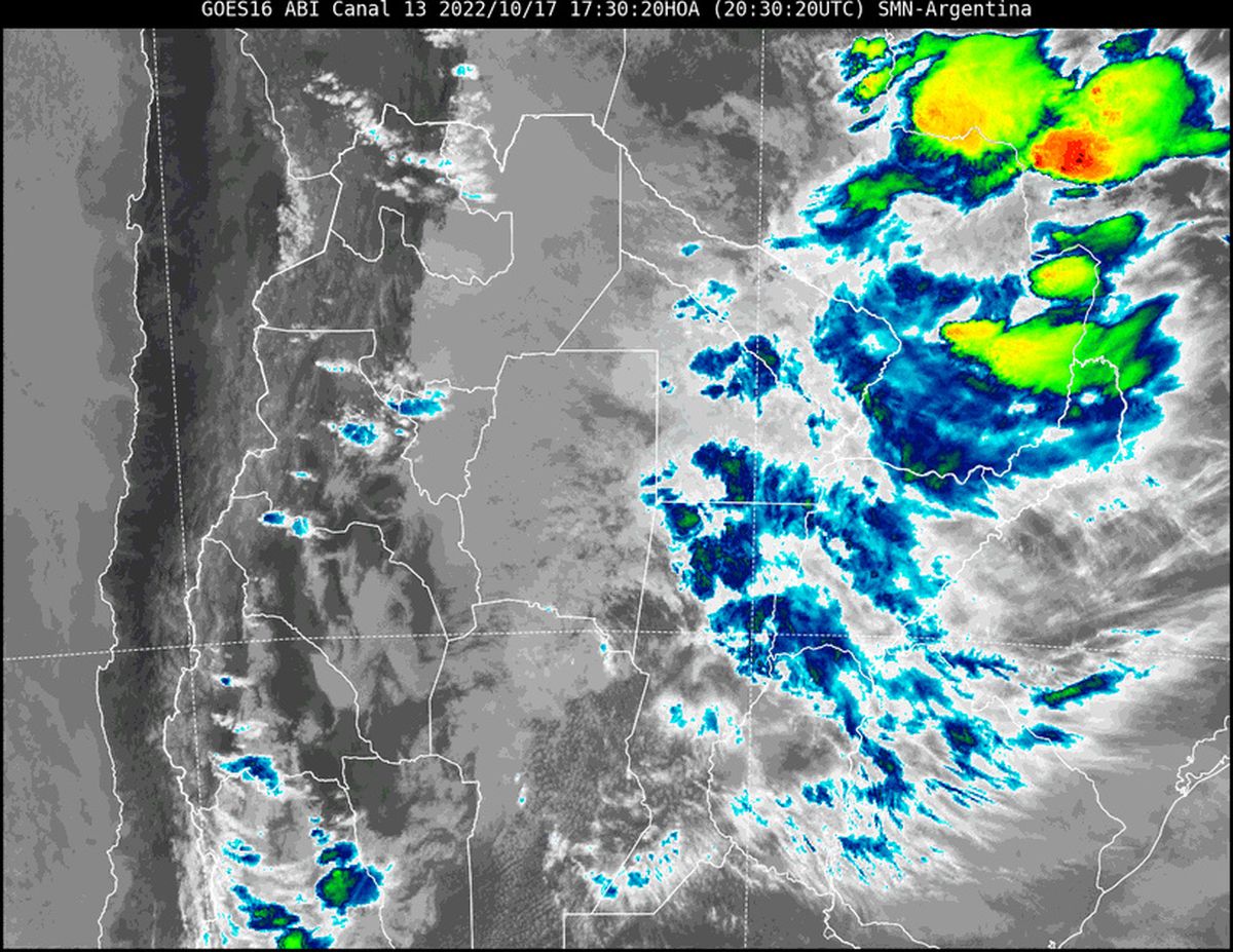 En la imagen satelital se observa toda la provincia con abundante nubosidad.