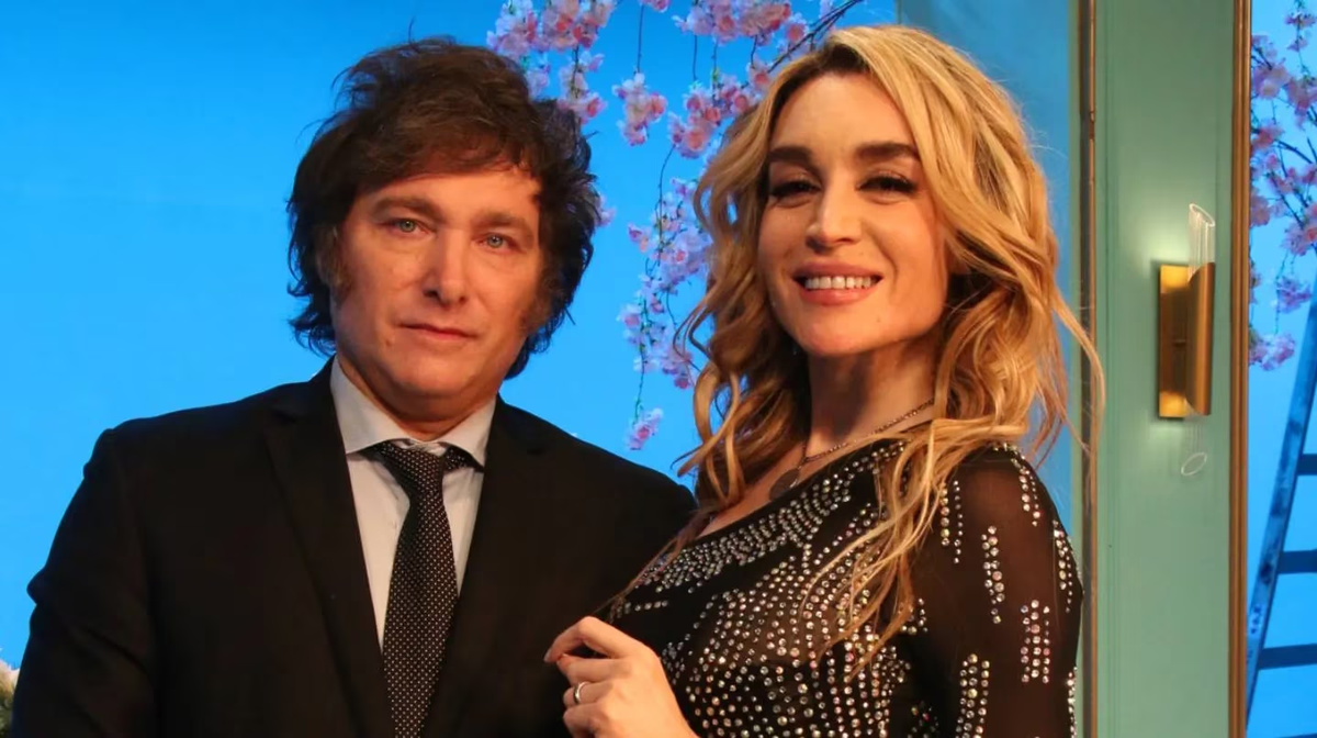 Javier Milei y Fátima Florez serán los entrevistados en el regreso de Mirtha Legrand a la televisión. Javier Milei y Fátima Florez serán los entrevistados en el regreso de Mirtha Legrand a la televisión.