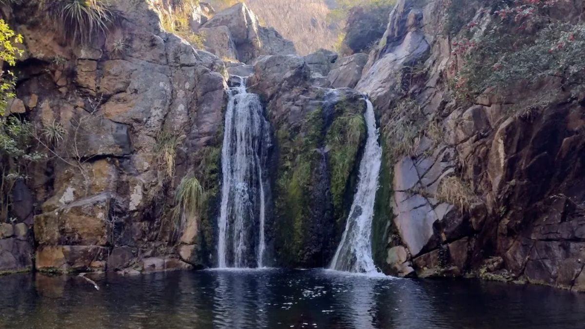 Disfrutá de una estadía única en las cabañas de Candonga, rodeadas de naturaleza y con una vista impresionante de las sierras. Disfrutá de una estadía única en las cabañas de Candonga, rodeadas de naturaleza y con una vista impresionante de las sierras.