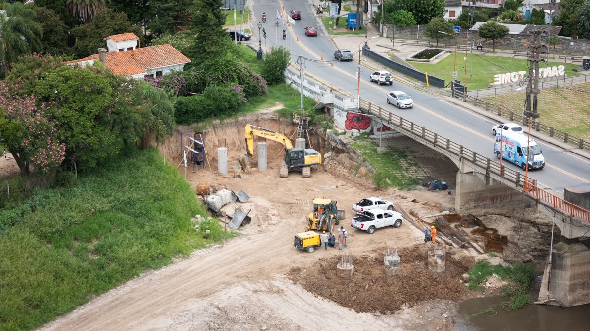 Desde la Direcci&oacute;n Provincial de Vialidad tambi&eacute;n informaron sobre el progreso de los trabajos en los accesos al puente en ambas ciudades.