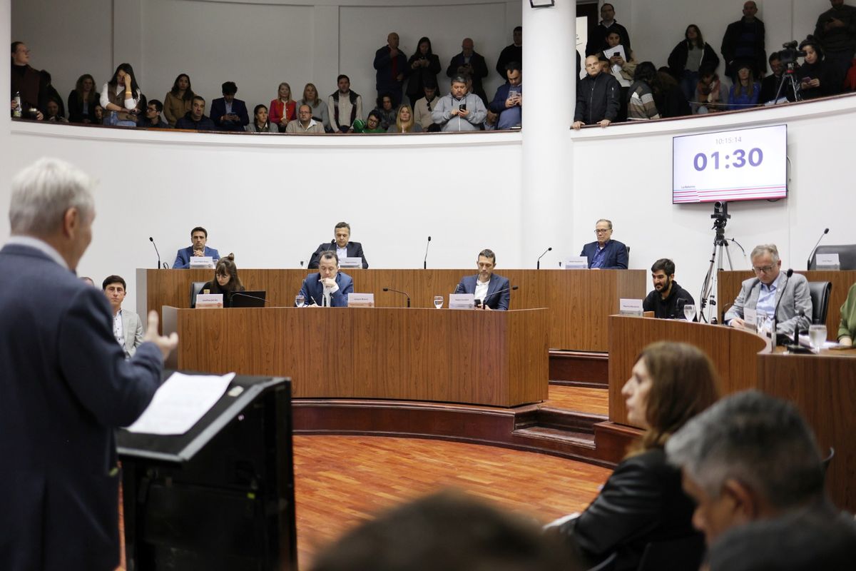 Luego de las multitudinarias audiencias públicas, el órgano encargado de analizar cambios en la Carta Magna vinculados a los municipios y comunas de Santa Fe comenzará el sinuoso proceso de búsqueda de consensos. Luego de las multitudinarias audiencias públicas, el órgano encargado de analizar cambios en la Carta Magna vinculados a los municipios y comunas de Santa Fe comenzará el sinuoso proceso de búsqueda de consensos.