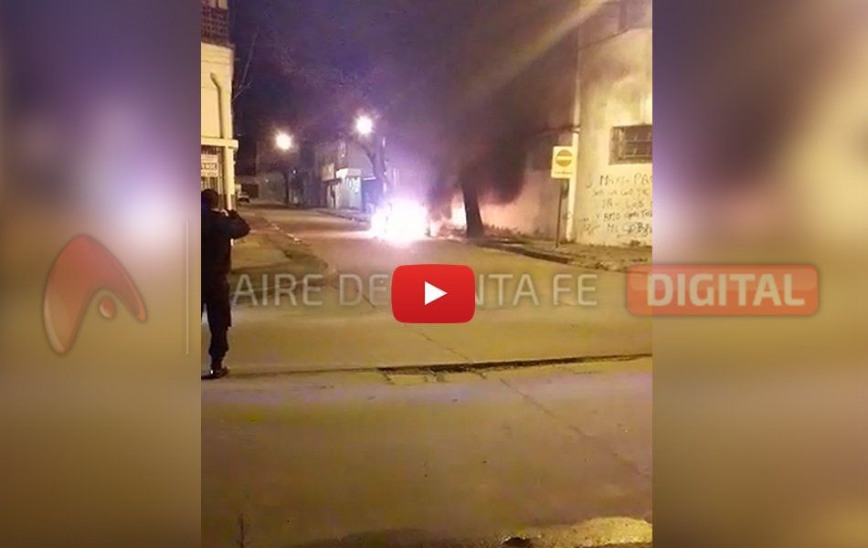 Otra vez, un auto fue consumido por las llamas en el norte de la ciudad