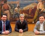 Juan Ignacio Stampalija, Luis Caputo y José García Hamilton en el despacho del ministro de Economía. Juan Ignacio Stampalija, Luis Caputo y José García Hamilton en el despacho del ministro de Economía.