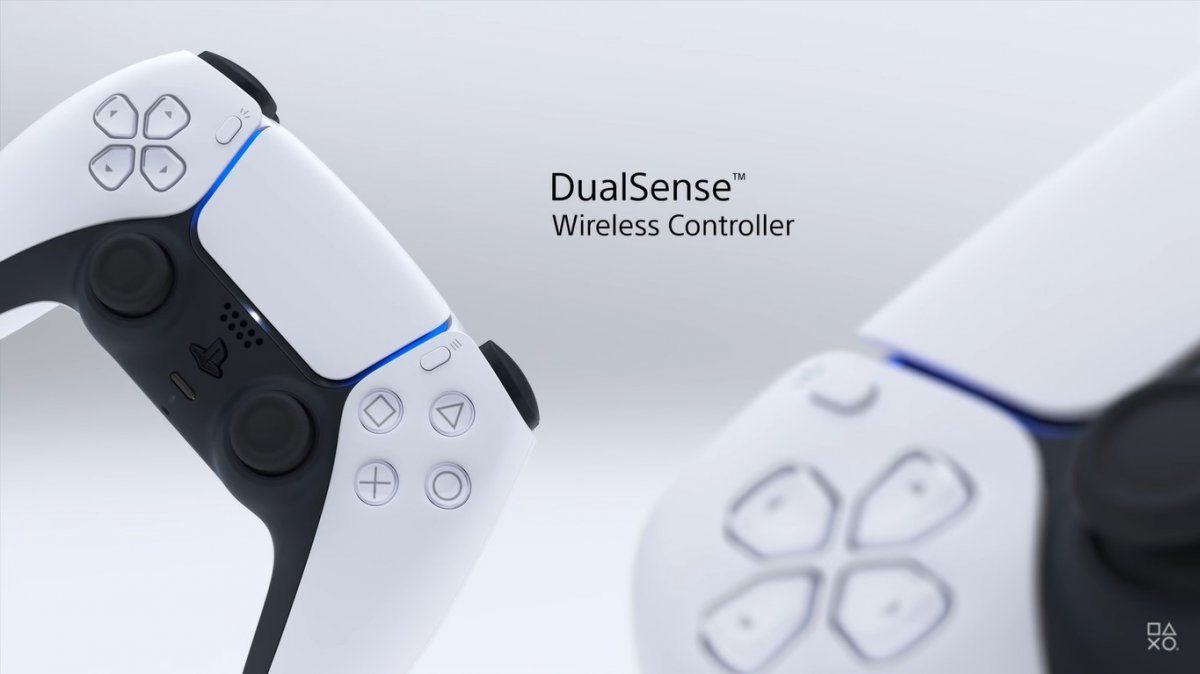 El mando inalámbrico que trae la PS5 nos trae un micrófono y altavoces incorporados, además de la retroalimentación háptica y dinámica adaptación de los gatillos.