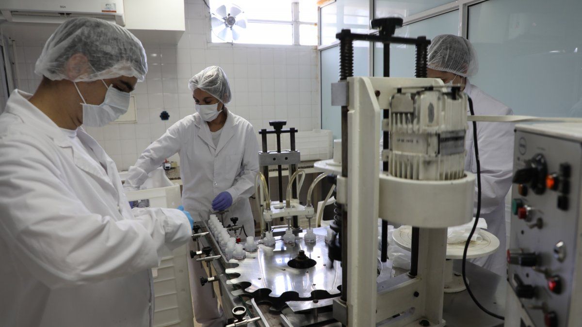 Coronavirus: el LIF ya produce alcohol en gel para todo el sistema de salud provincial