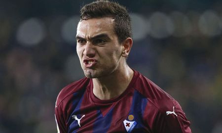 Lazio será el cuarto club en la carrera de Escalante, quien jugó en Boca, Catania y Eibar de España. Lazio será el cuarto club en la carrera de Escalante, quien jugó en Boca, Catania y Eibar de España.