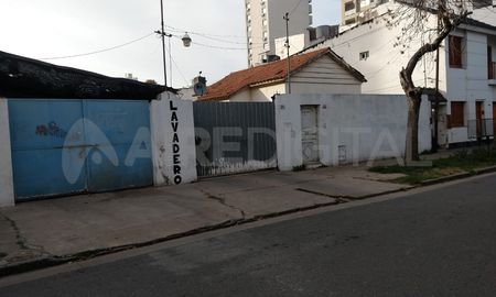 El empleado de un lavadero ubicado en Saavedra 2800 llegó herido de arma de fuego. El empleado de un lavadero ubicado en Saavedra 2800 llegó herido de arma de fuego.