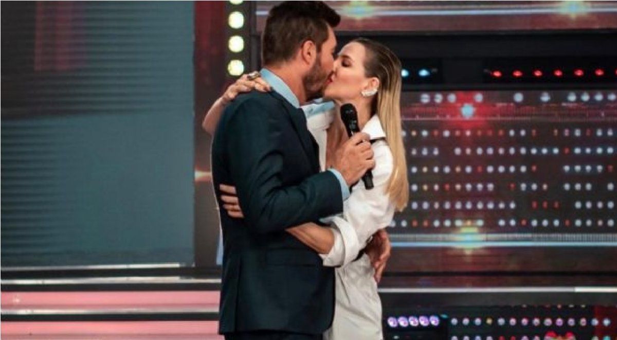 El acalorado beso de Guillermina Valdes a Marcelo Tinelli en ShowMatch