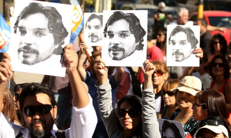 Movilización masiva para homenajear a Carlos Fuentealba a quince años de su asesinato.