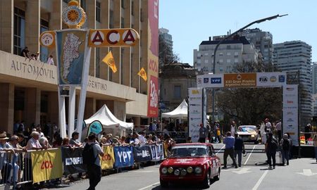El Gran Premio Argentino Histórico reúne a más de 120 autos clásicos en un recorrido de más de 3.000 kilómetros por distintas provincias del país. El Gran Premio Argentino Histórico reúne a más de 120 autos clásicos en un recorrido de más de 3.000 kilómetros por distintas provincias del país.