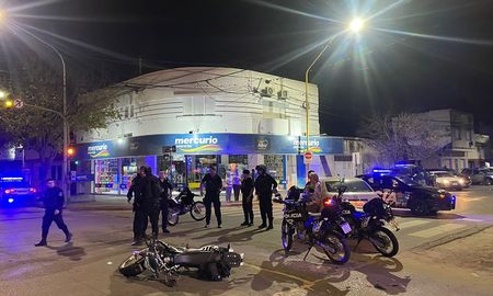A raíz del choque, el agente tuvo que ser trasladado al nosocomio, aunque no revestía heridas de gravedad. A raíz del choque, el agente tuvo que ser trasladado al nosocomio, aunque no revestía heridas de gravedad.