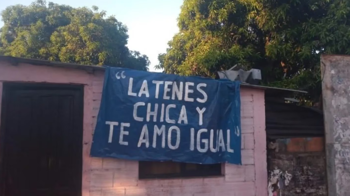 Colgó un insólito pasalle por San Valentín y se volvió viral: La tenés chica y te amo igual