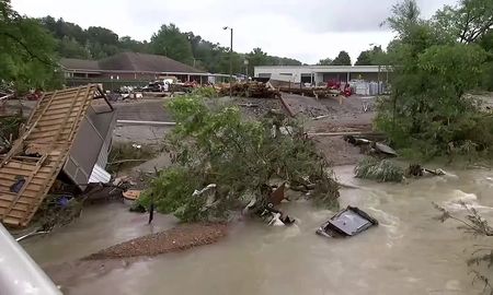 Autoridades sanitarias del condado de Tennessee, donde se produjeron repentinas inundaciones, confirmaron 16 víctimas fatales. Autoridades sanitarias del condado de Tennessee, donde se produjeron repentinas inundaciones, confirmaron 16 víctimas fatales.