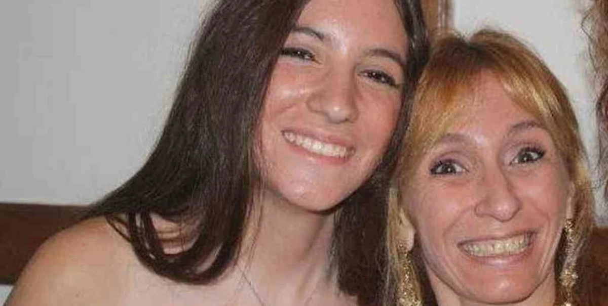 Una junta médica concluyó que Ángeles murió estrangulada y sofocada en no más de cinco minutos y que su asesino le fracturó cinco costillas, la clavícula derecha y una vértebra.