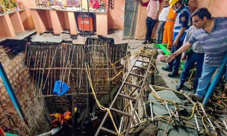 En la India, aumentaron las muertes por el derrumbe del piso de un templo en la ciudad de Indore. En la India, aumentaron las muertes por el derrumbe del piso de un templo en la ciudad de Indore.