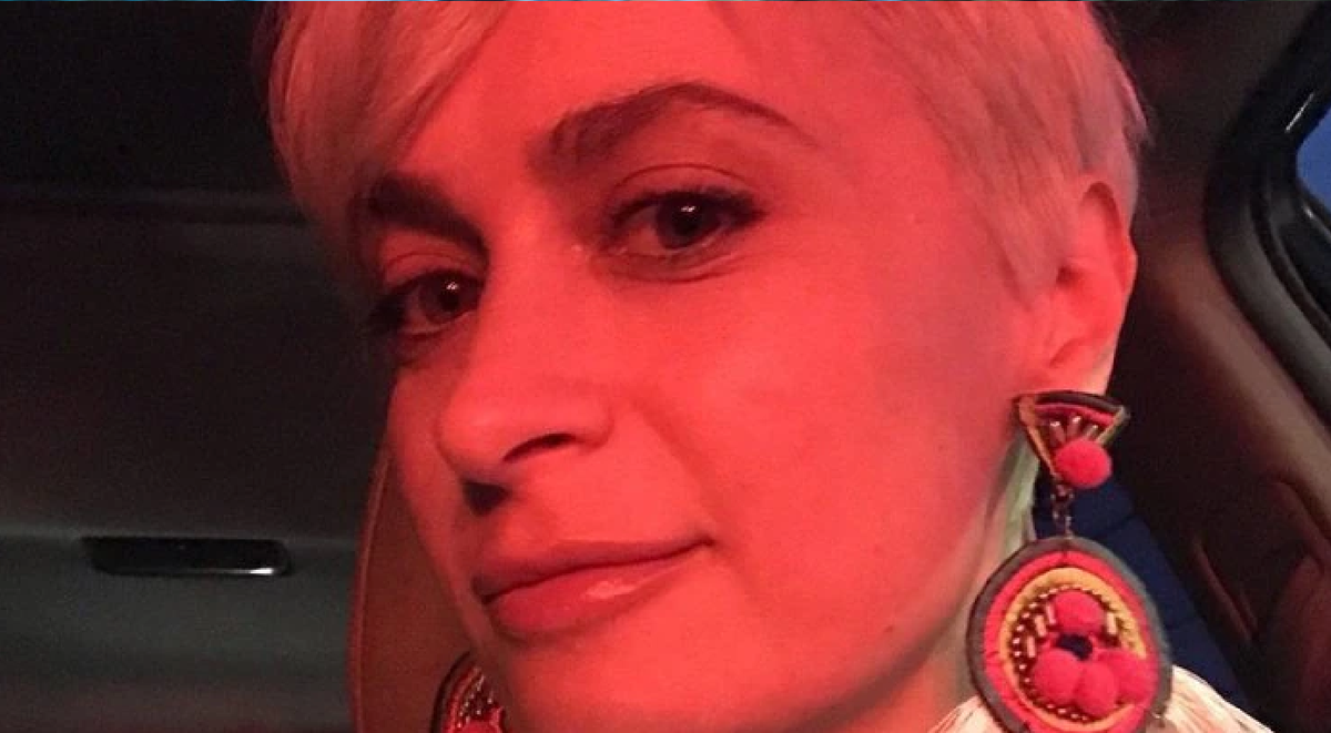 Quién era Halyna Hutchins, la directora de fotografía que murió en pleno set de grabación por un disparo de Alec Baldwin