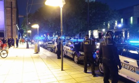 Una gran cantidad de móviles se estacionaron en Bulevar y Rivadavia. Una gran cantidad de móviles se estacionaron en Bulevar y Rivadavia.