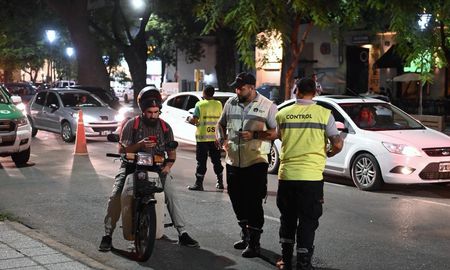 45 vehículos fueron retenidos en el Día del Amigo en distintos puntos de Santa Fe. 45 vehículos fueron retenidos en el Día del Amigo en distintos puntos de Santa Fe.