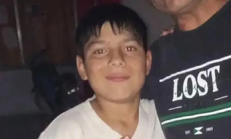 Su padre lo despidió con una carta de Lian Torelli, el nene que había desaparecido en Salto, Buenos Aires. Su padre lo despidió con una carta de Lian Torelli, el nene que había desaparecido en Salto, Buenos Aires.