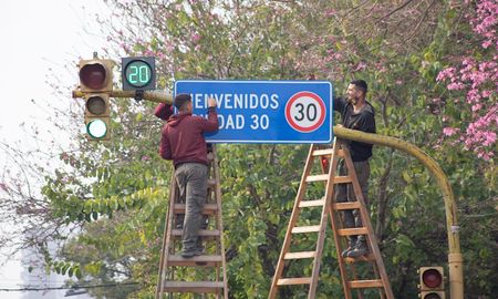 Santa Fe ya tiene sus carteles de Ciudad 30. Santa Fe ya tiene sus carteles de Ciudad 30.